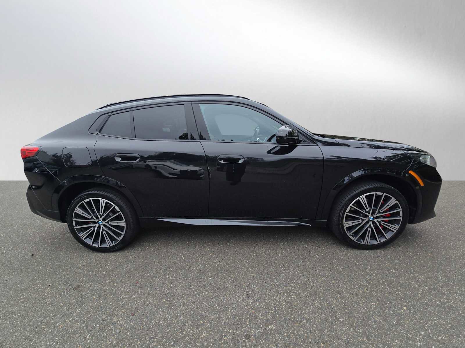 Used 2026 BMW X2 xDrive28i w/ Technology Package AWD/4WD image 2