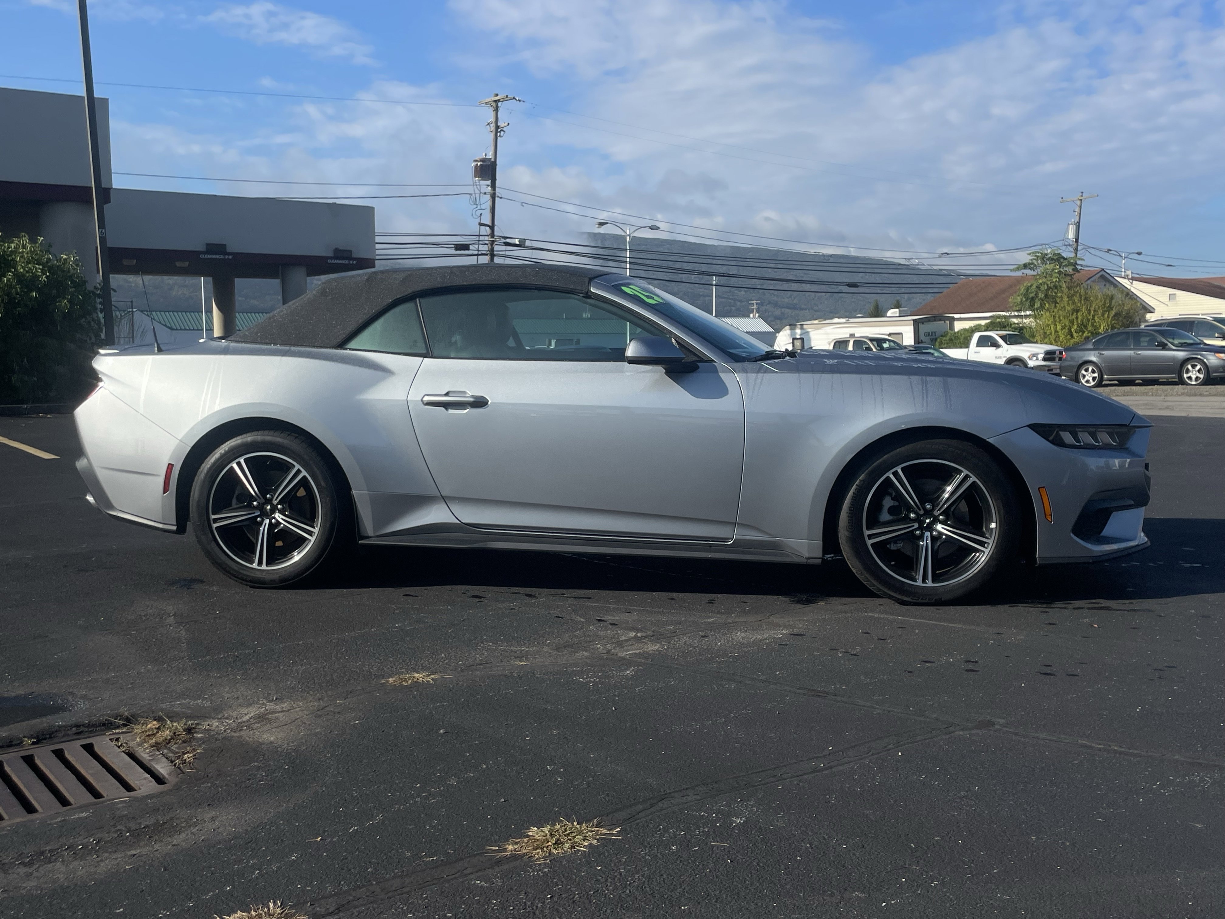 Used 2025 Ford Mustang Premium image 2