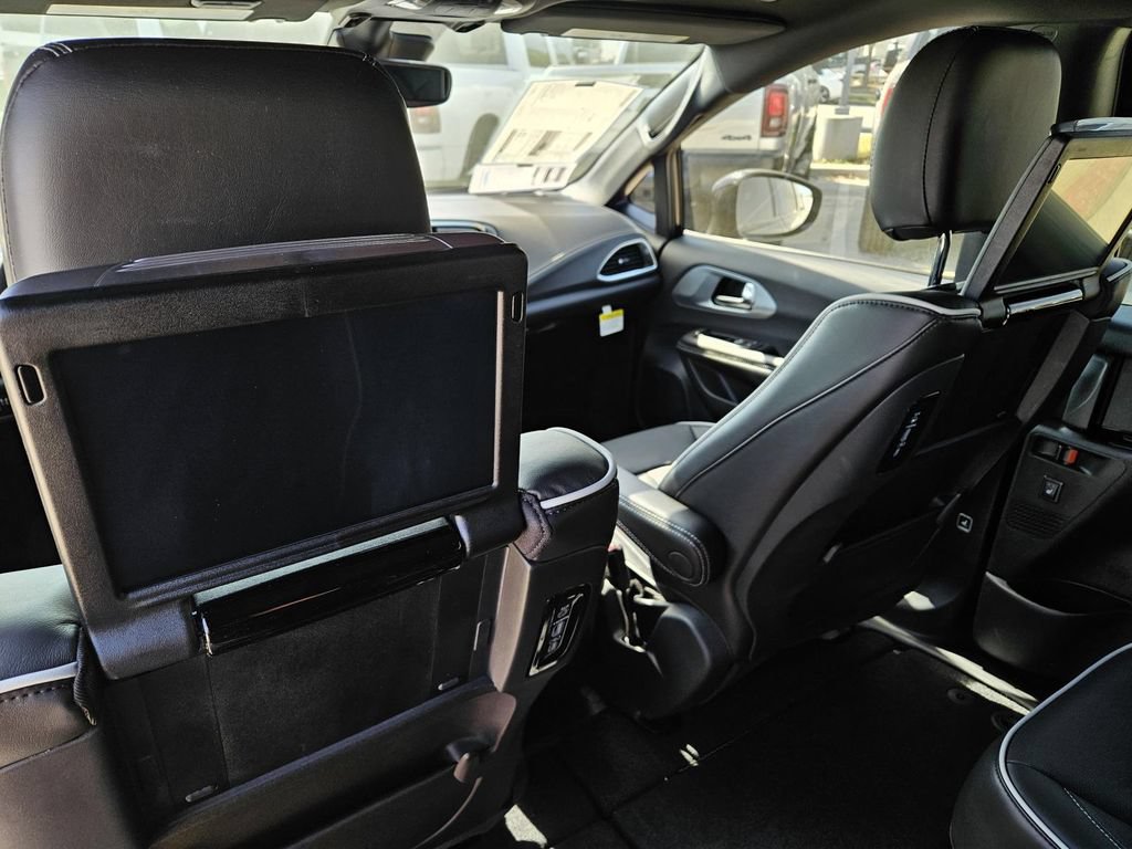 New 2026 Chrysler Pacifica Limited w/ Uconnect Theater Family Group FWD image 13
