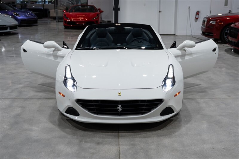 Used 2016 Ferrari California T RWD image 38