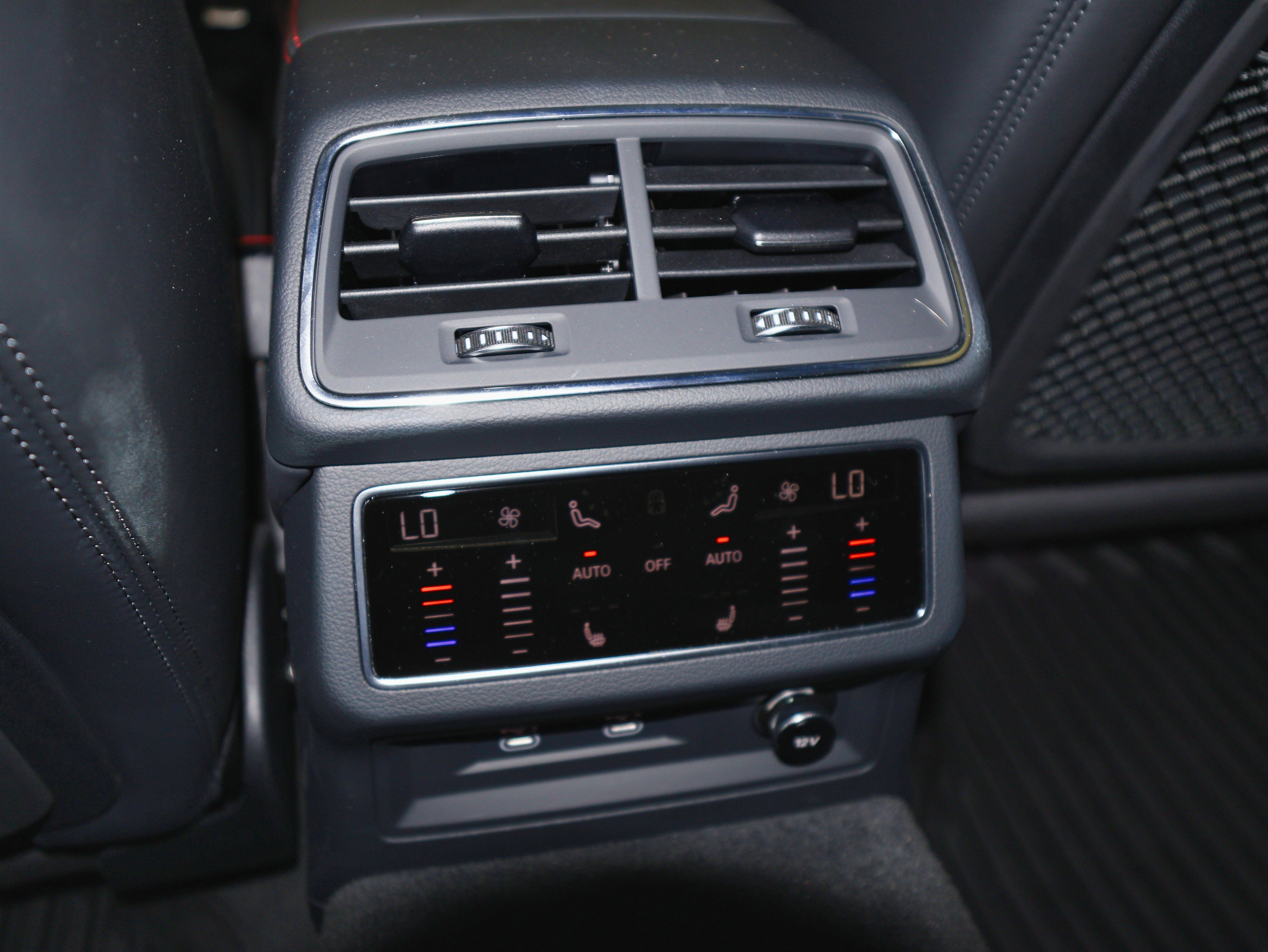 Used 2021 Audi RS 6 w/ Executive Package image 32