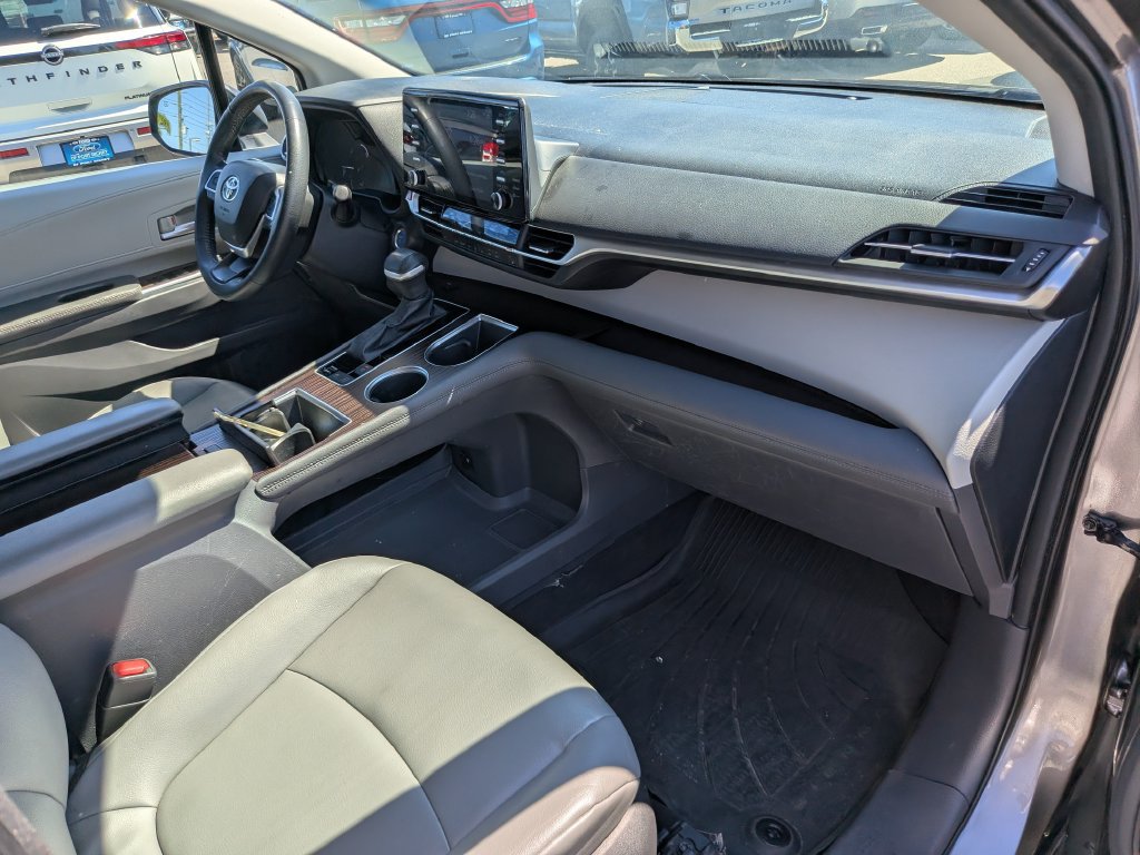 Used 2022 Toyota Sienna XLE FWD image 13