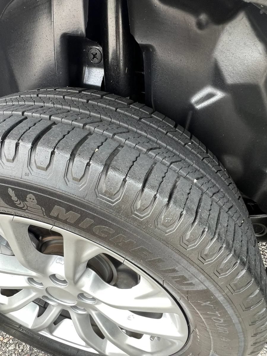 Used 2019 Jeep Cherokee Latitude Plus FWD image 17