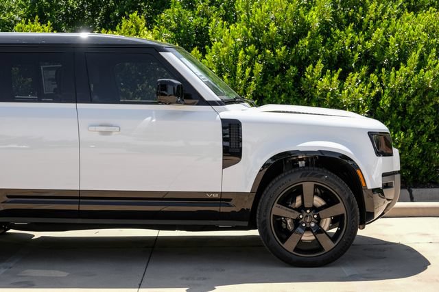 New 2026 Land Rover Defender 110 V8 AWD/4WD image 13