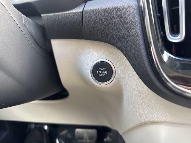 Certified 2023 Volvo XC40 B5 Ultimate w/ Climate Package image 28