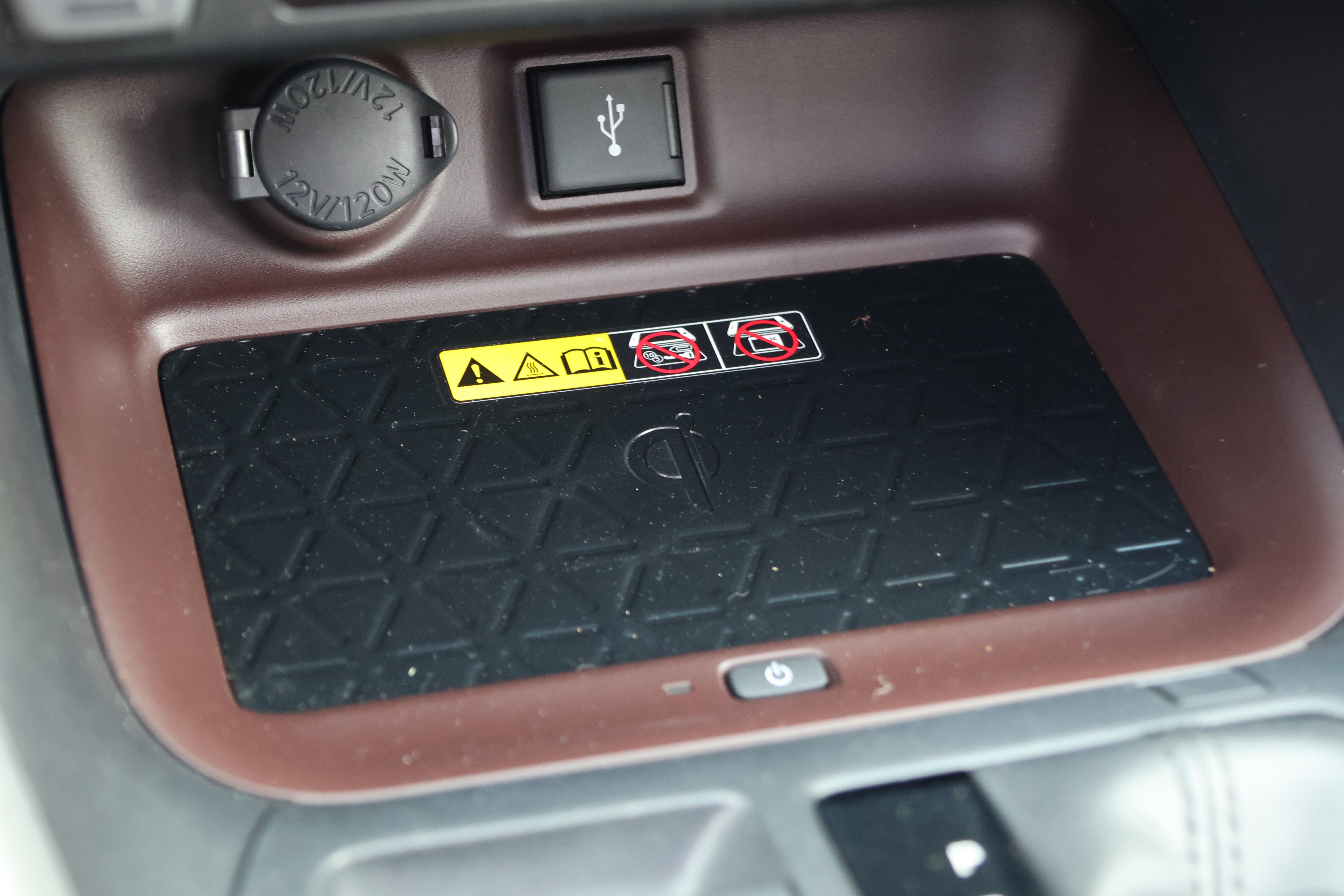 Used 2022 Toyota RAV4 Limited AWD/4WD image 28