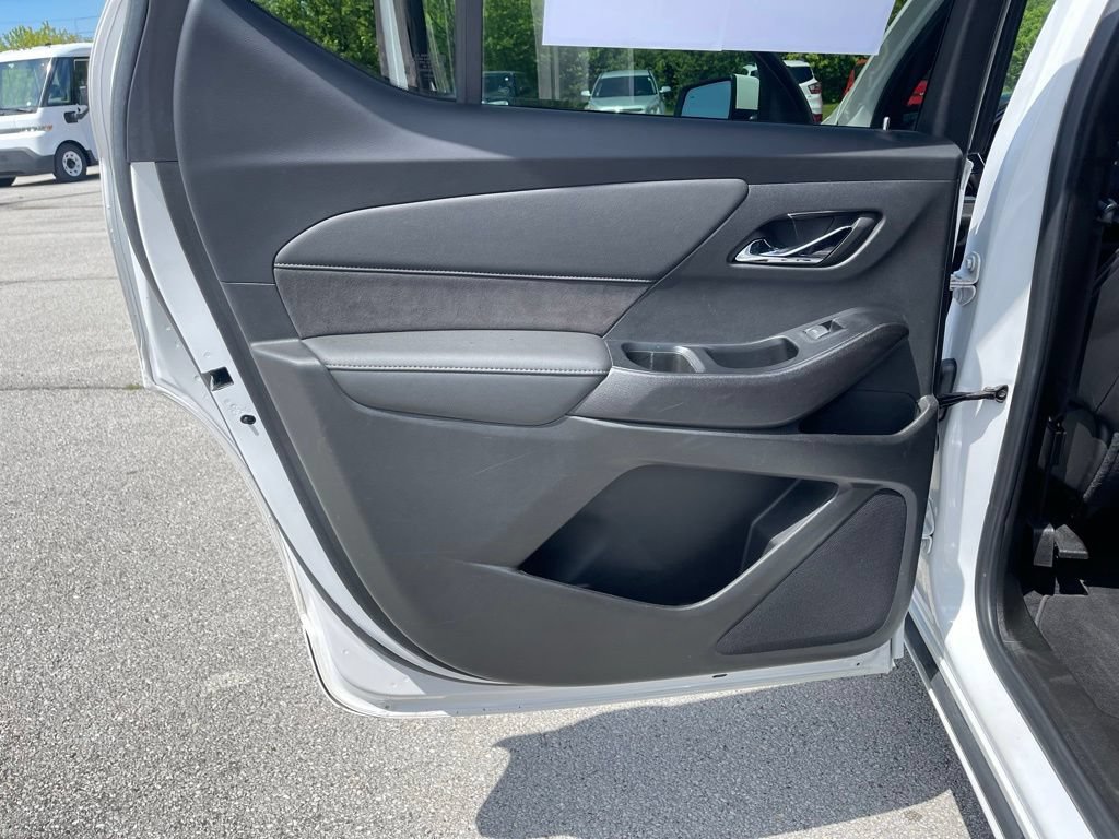 Used 2023 Chevrolet Traverse High Country FWD image 16