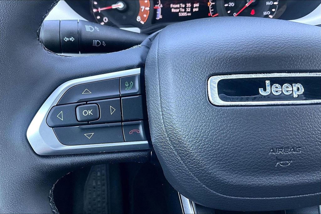 Used 2025 Jeep Compass Limited image 25