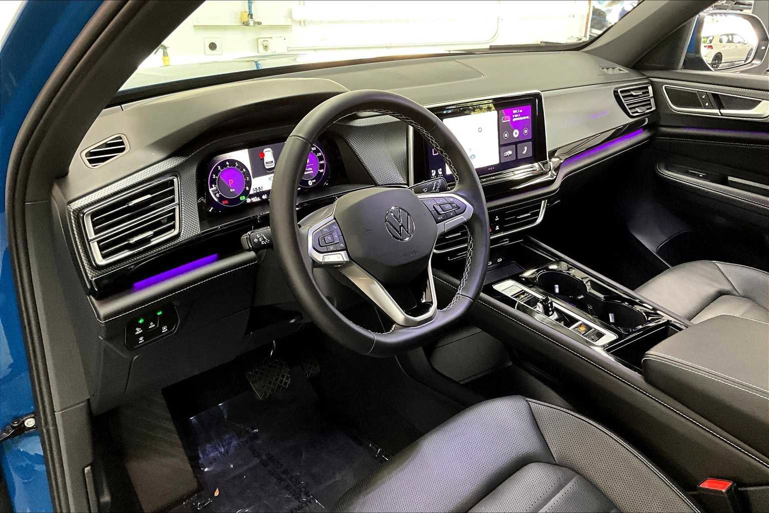 Used 2025 Volkswagen Atlas Cross Sport SEL image 17