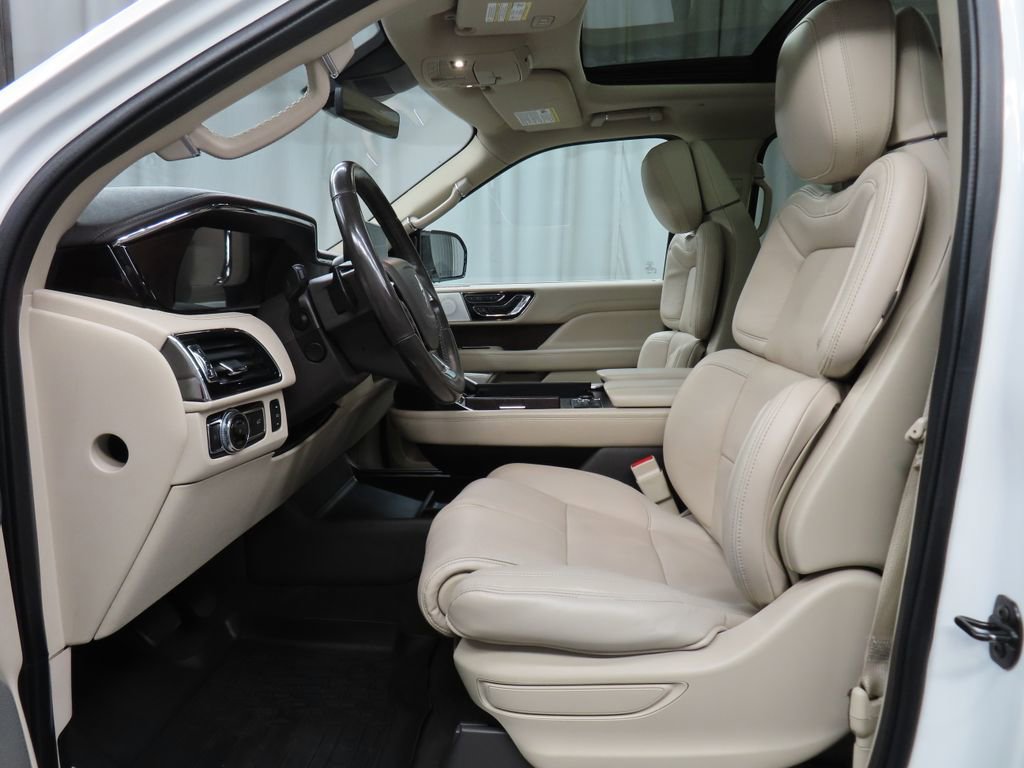Used 2020 Lincoln Navigator Reserve w/ Luxury Package AWD/4WD image 12
