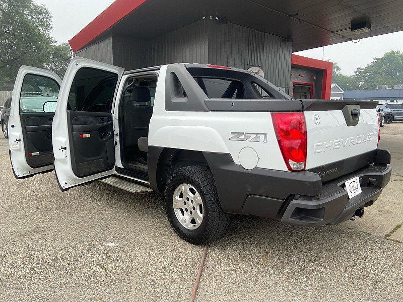 Used 2003 Chevrolet Avalanche 4x4 w/ Suspension Package, Off-Road image 16