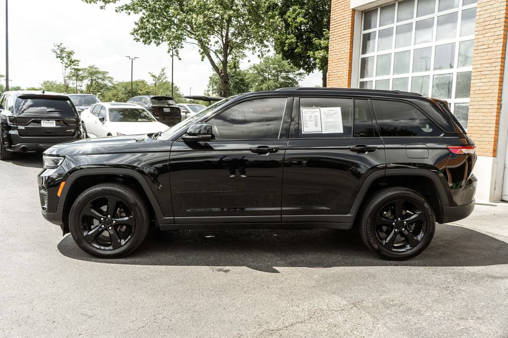 Used 2023 Jeep Grand Cherokee Altitude AWD/4WD image 31