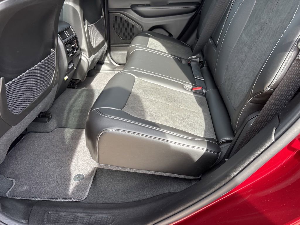 New 2025 Jeep Grand Cherokee Altitude image 19