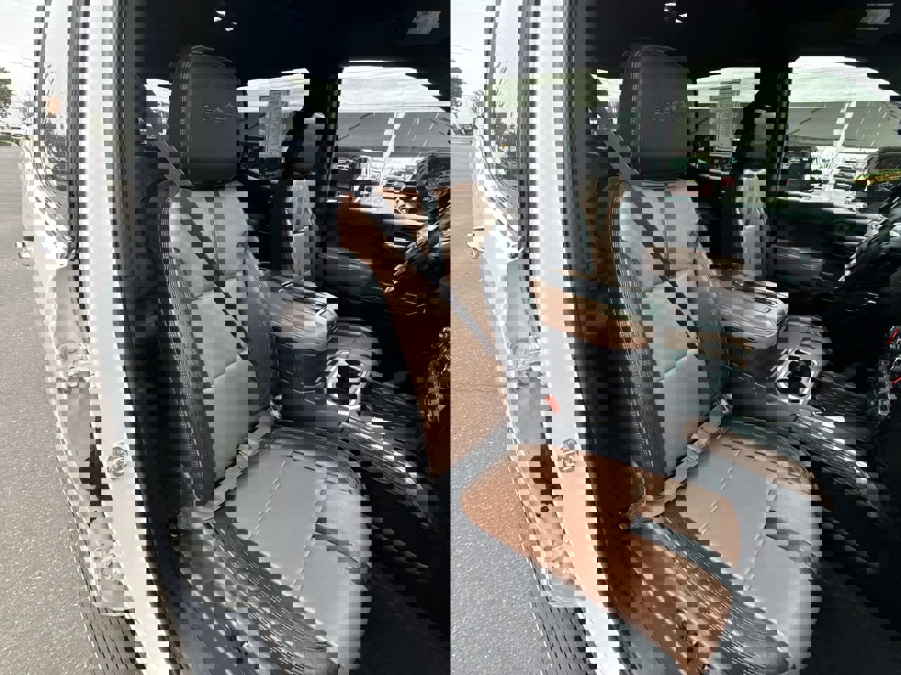 Used 2019 Chevrolet Silverado 1500 High Country w/ Technology Package image 28