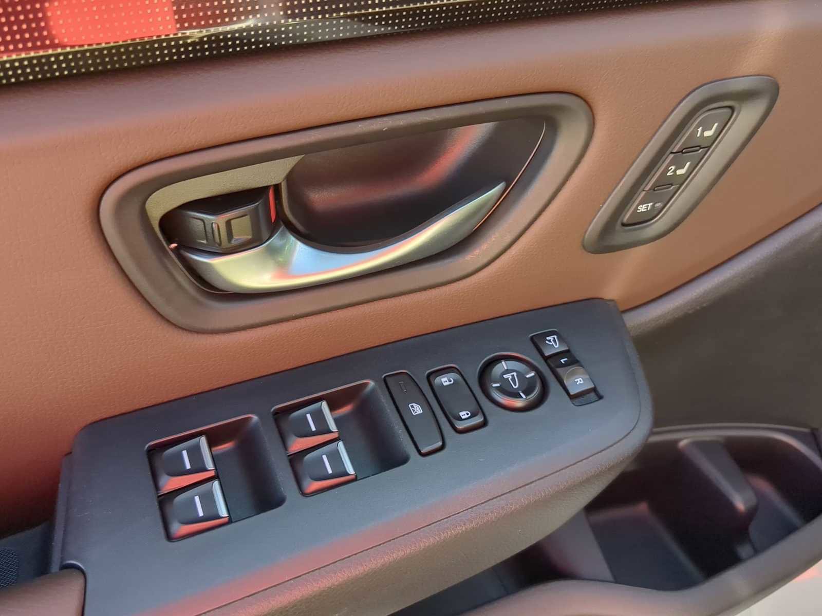 Used 2025 Honda Pilot Elite image 12