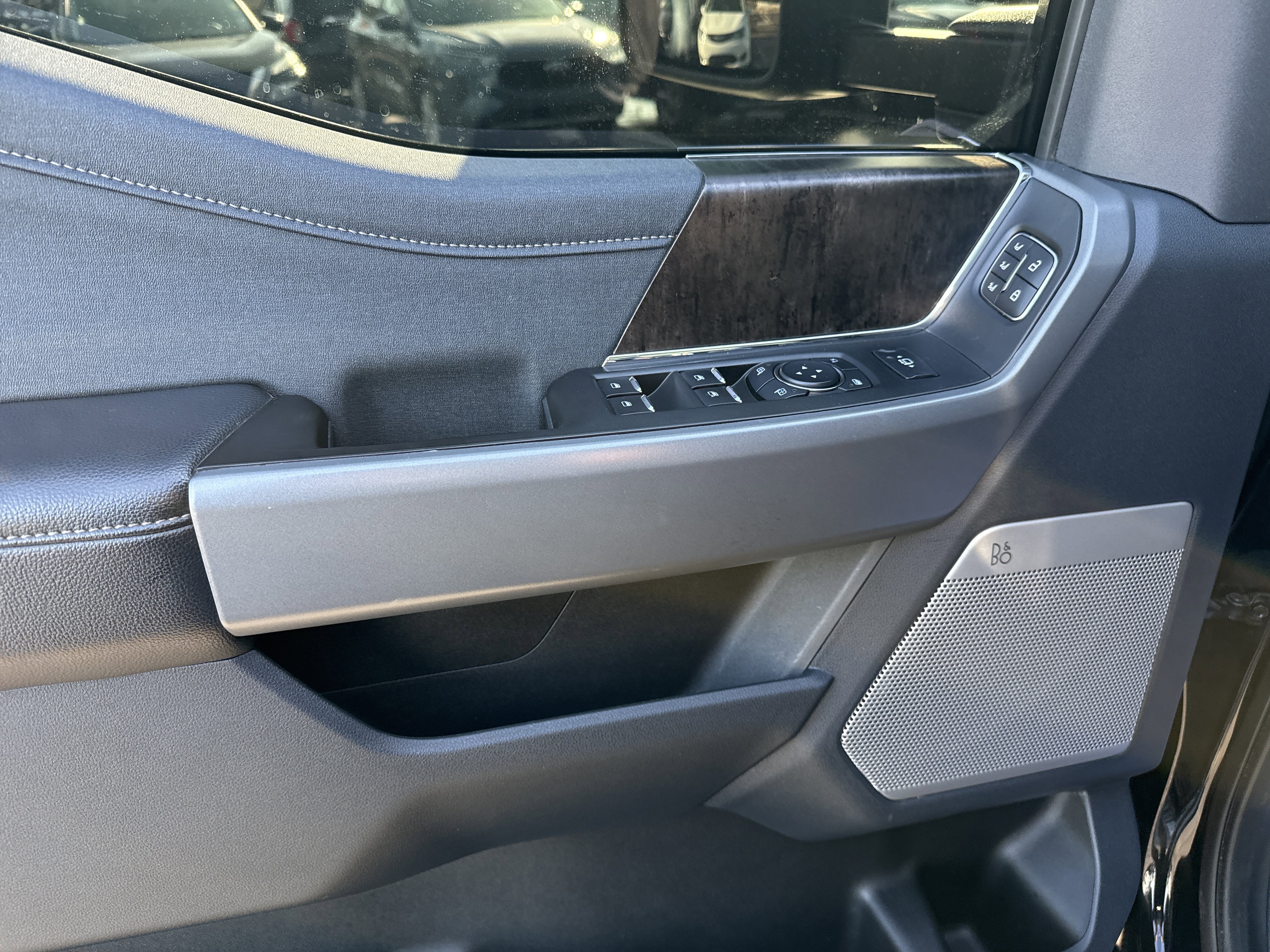 Used 2024 Ford F350 Lariat w/ Black Appearance Package image 18