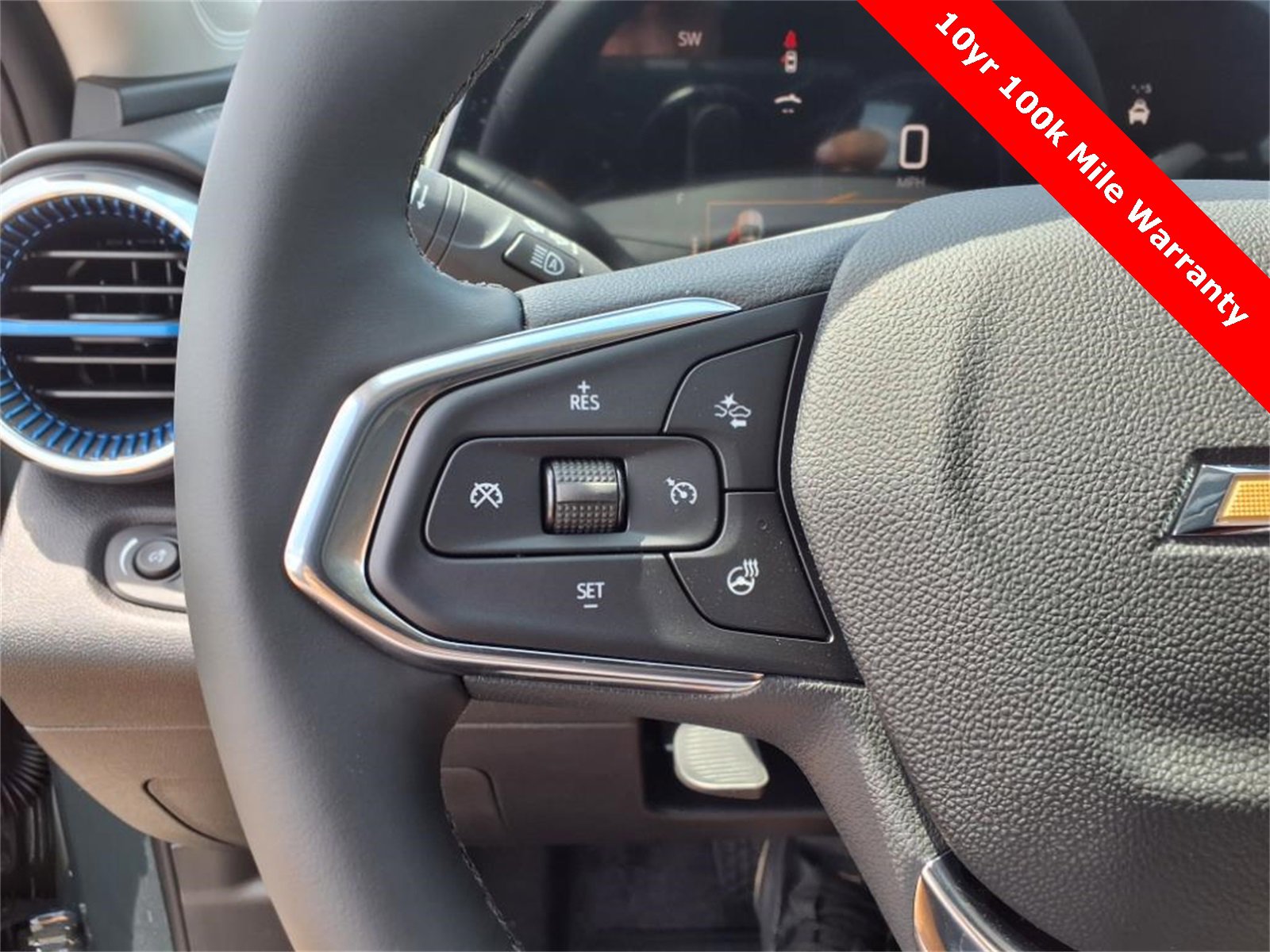 New 2025 Chevrolet Trax LT w/ Driver Confidence Package image 24