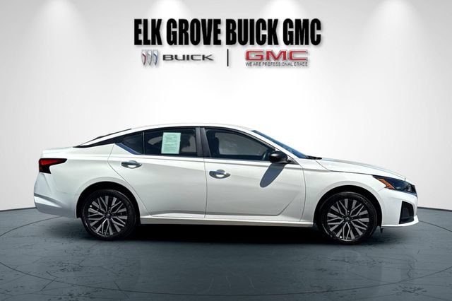 Used 2025 Nissan Altima 2.5 SV AWD/4WD image 3