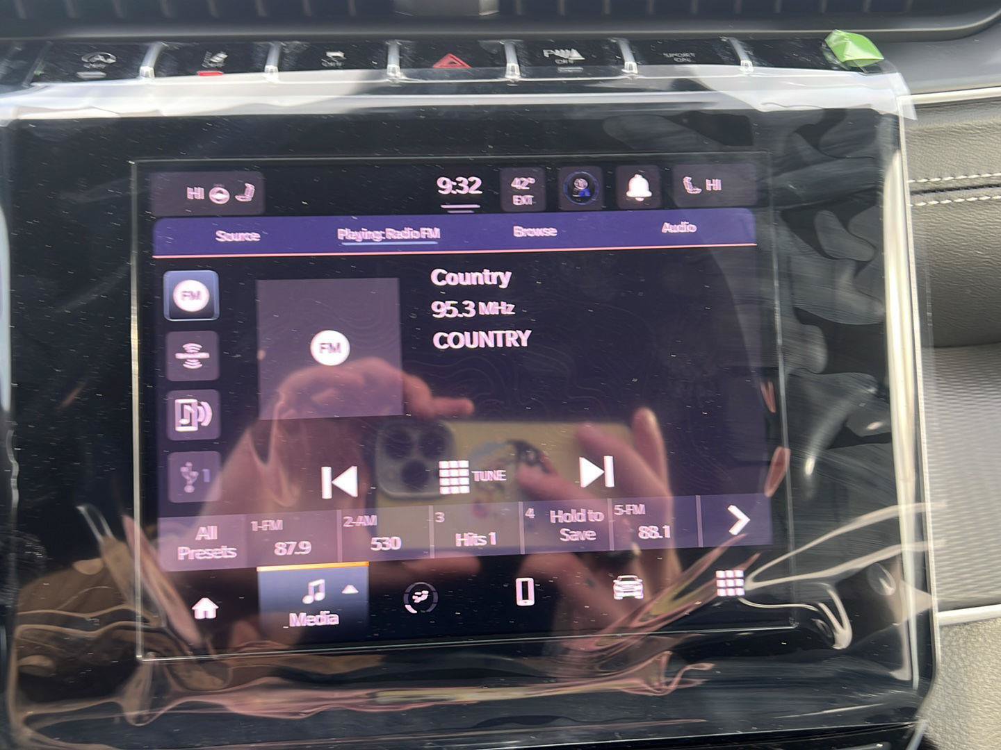 New 2025 Jeep Grand Cherokee L Laredo w/ Trailer Tow Package AWD/4WD image 15