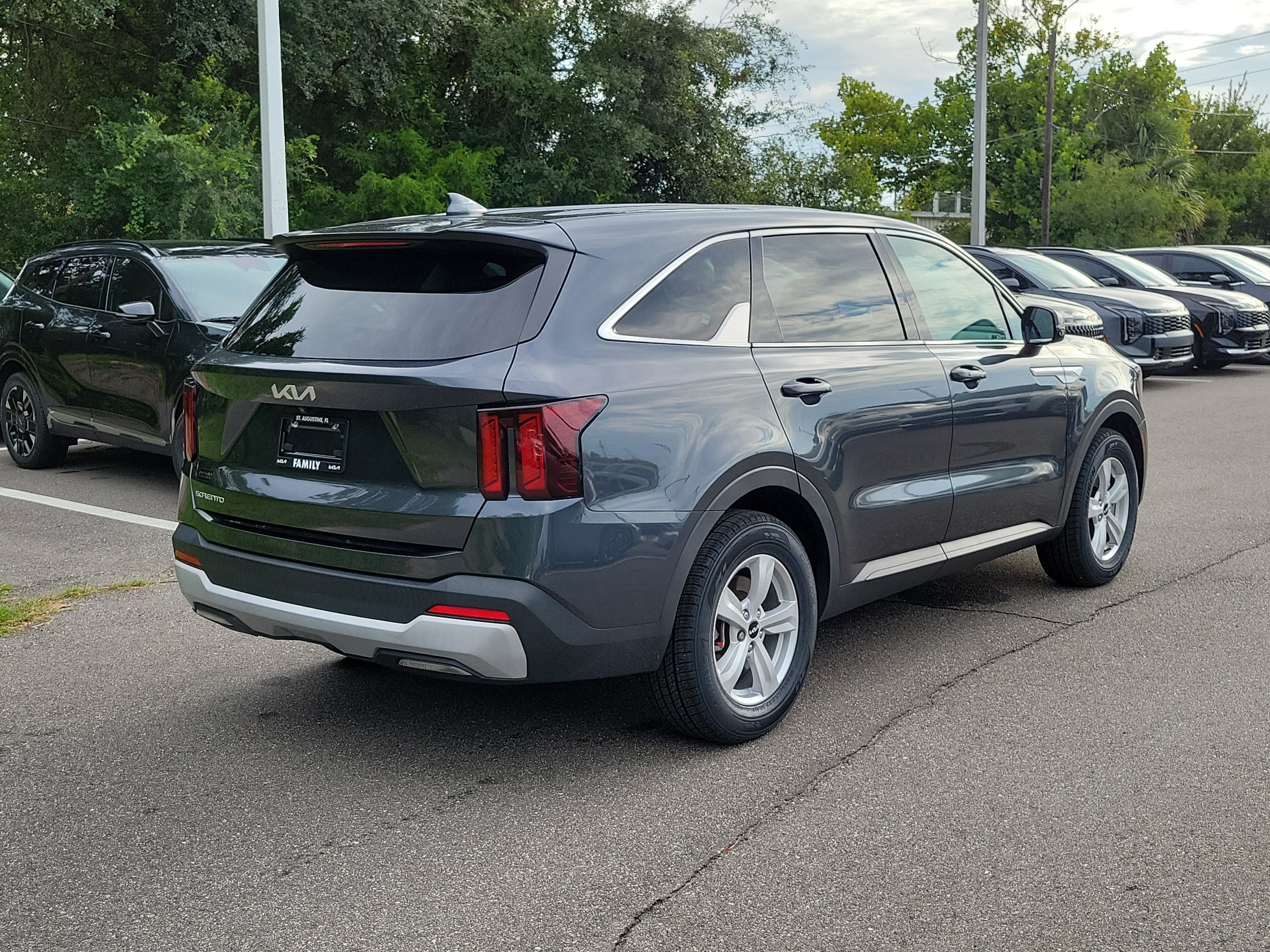 Certified 2024 Kia Sorento LX FWD image 6