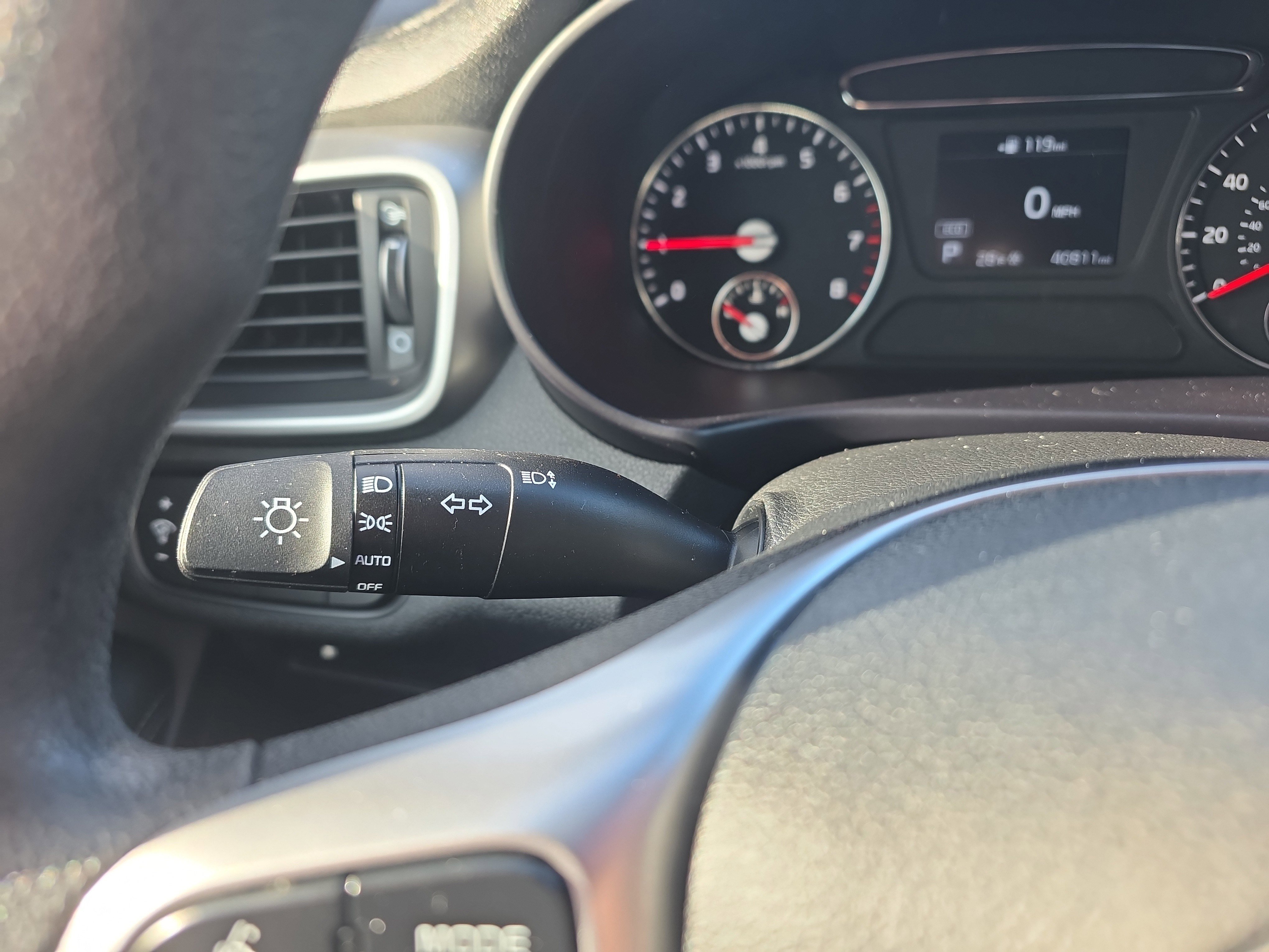 Used 2019 Kia Sorento LX image 34