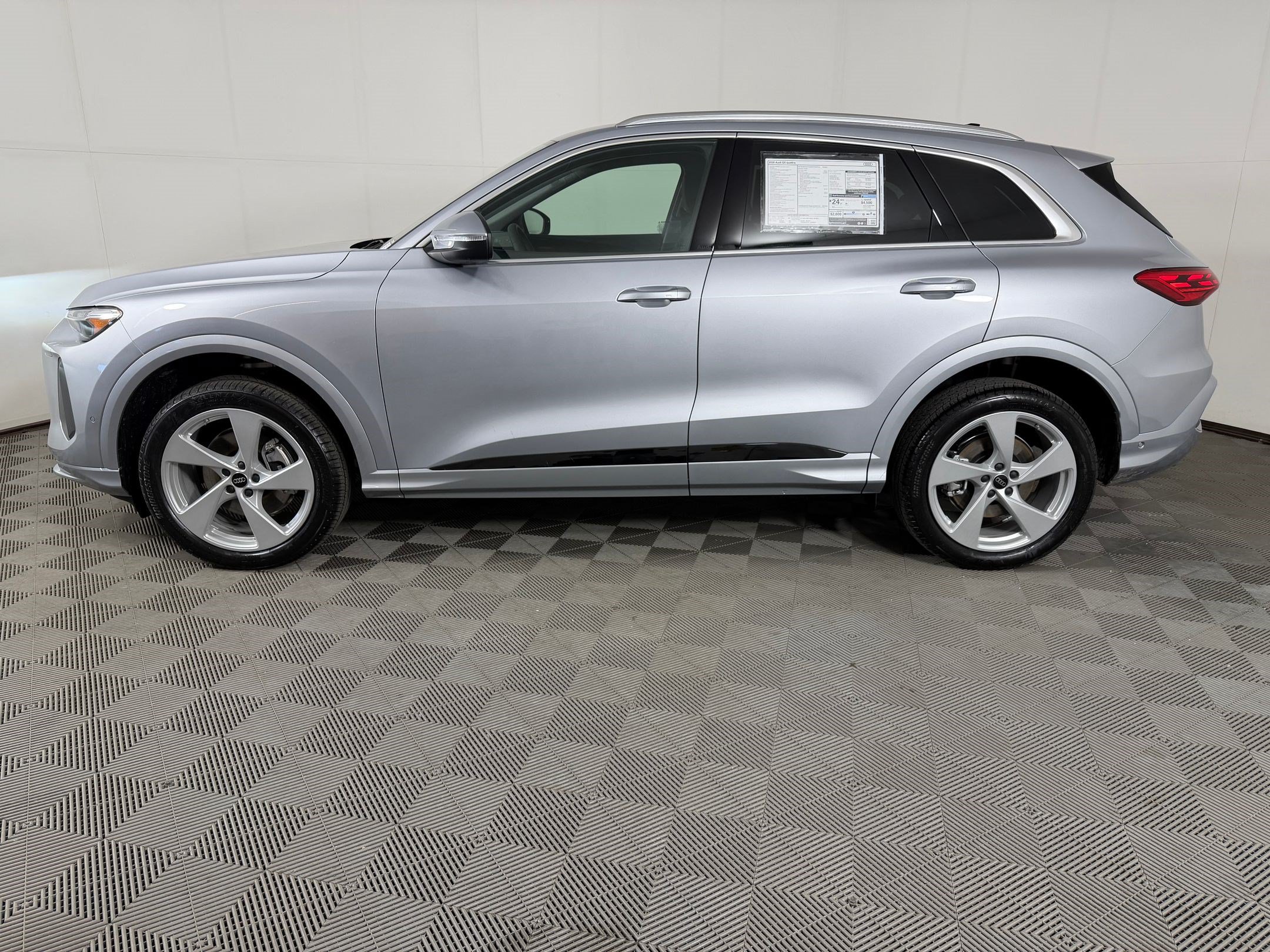 New 2026 Audi Q5 Premium AWD/4WD image 2