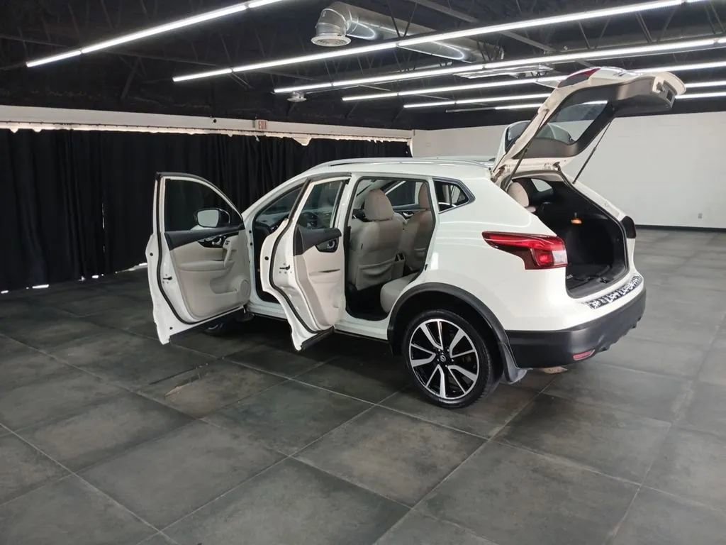 Used 2018 Nissan Rogue Sport SL FWD image 29