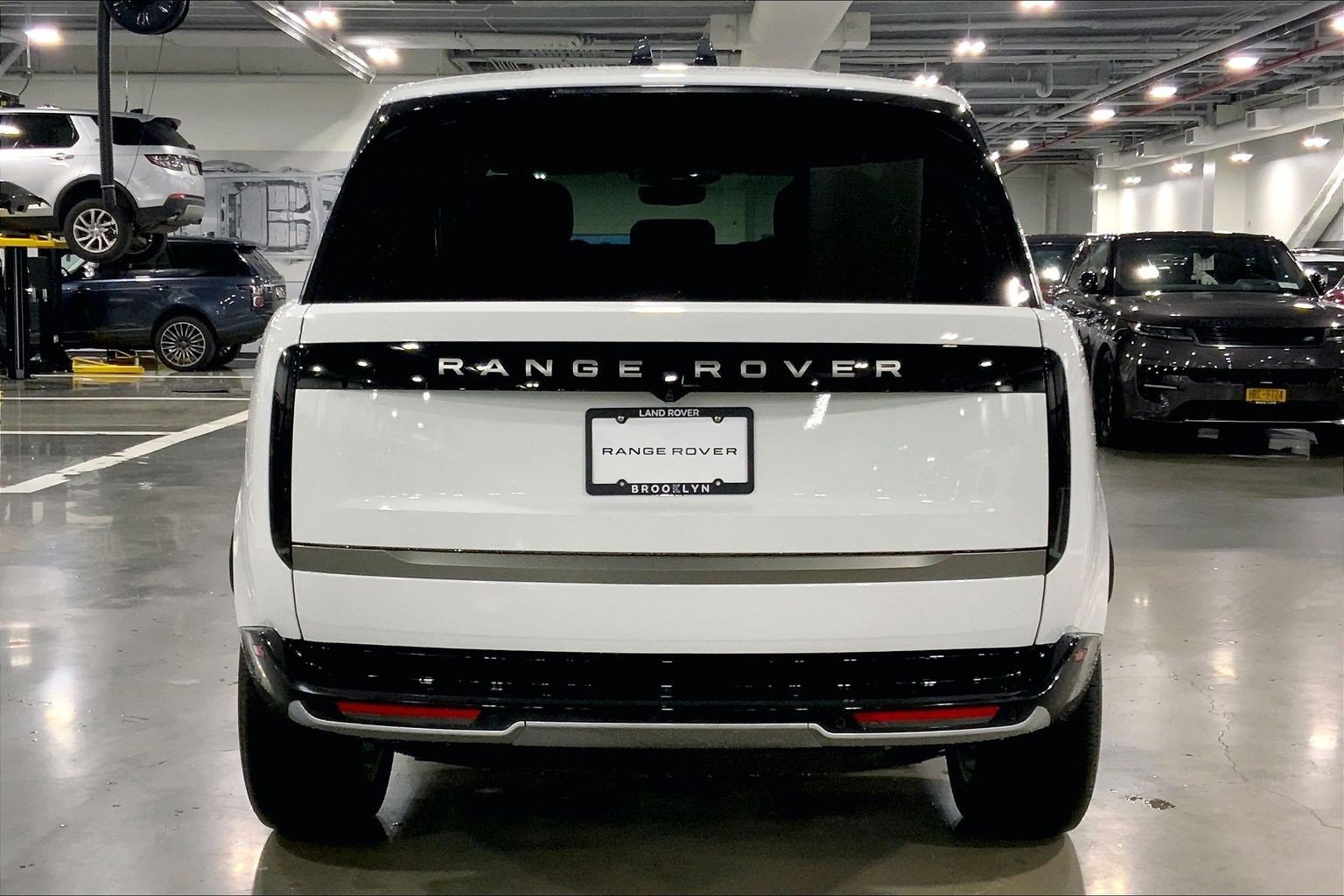 New 2025 Land Rover Range Rover SE image 4