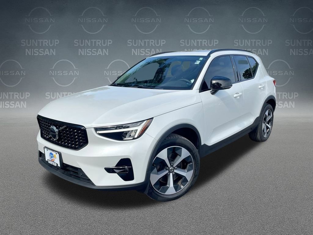 Used 2023 Volvo XC40 B5 Plus w/ Protection Package Premier image 27