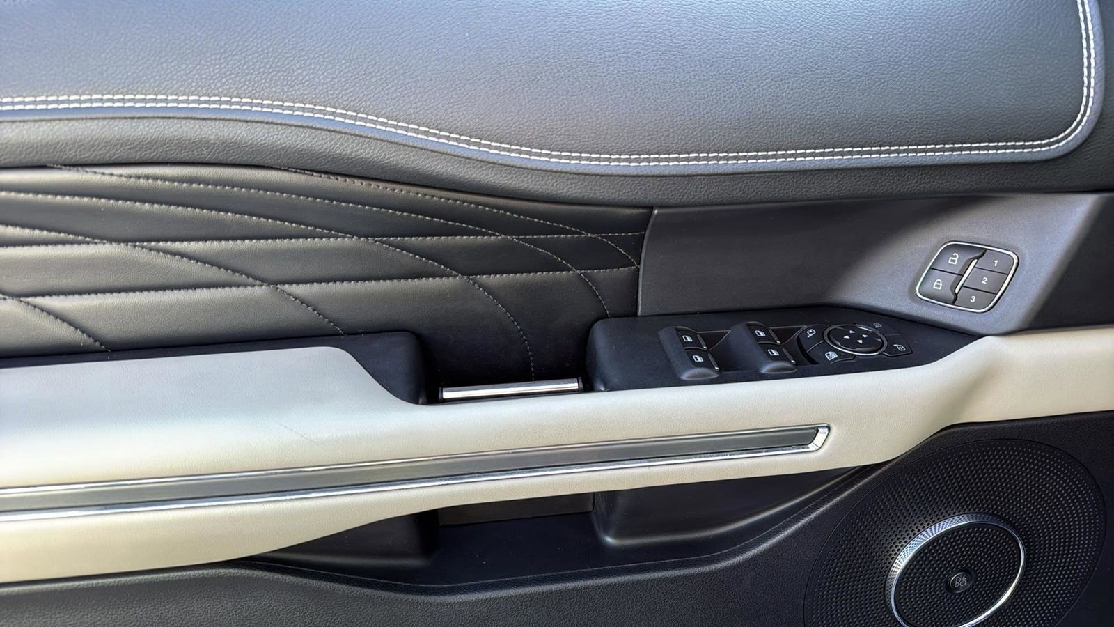 Used 2019 Ford Expedition Max Platinum image 12