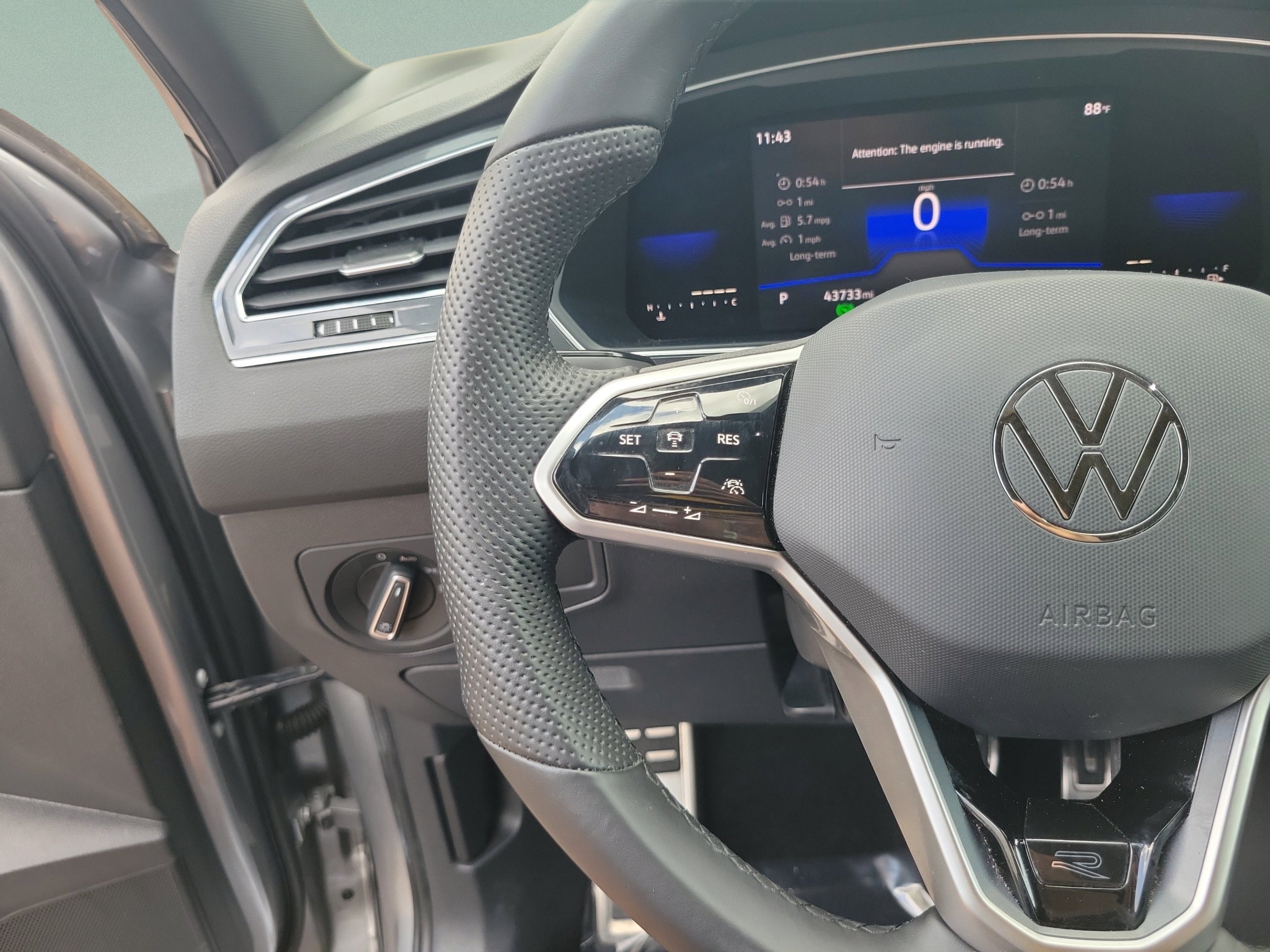 Used 2022 Volkswagen Tiguan SE R-Line FWD image 14