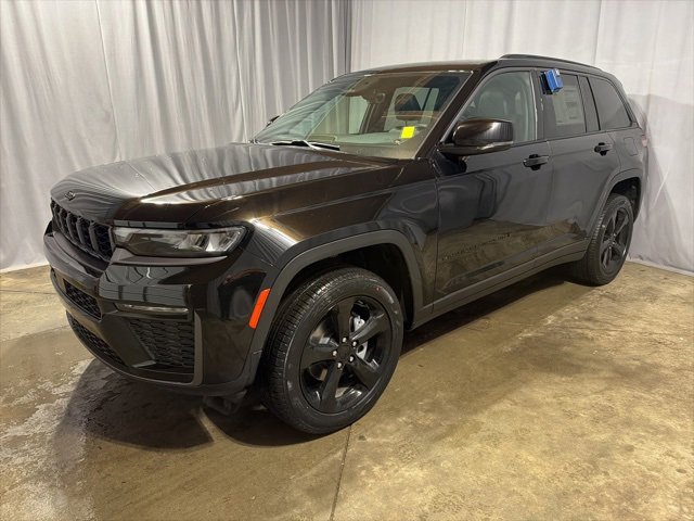 New 2026 Jeep Grand Cherokee Limited w/ Limited Altitude Package image 3