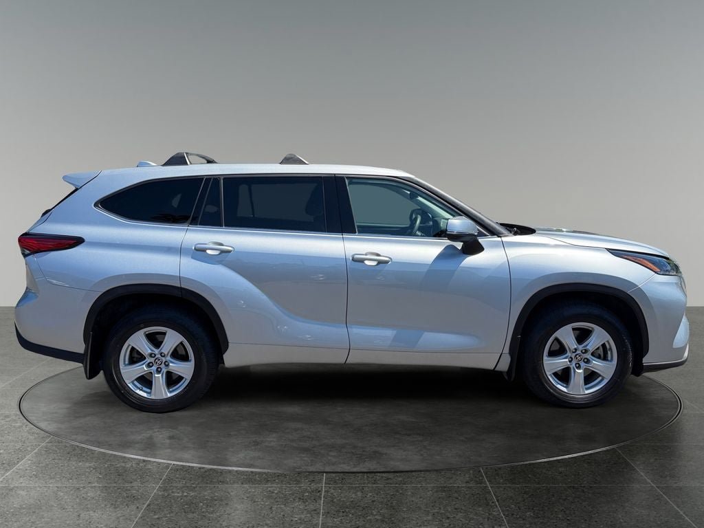 Used 2021 Toyota Highlander L AWD/4WD image 10