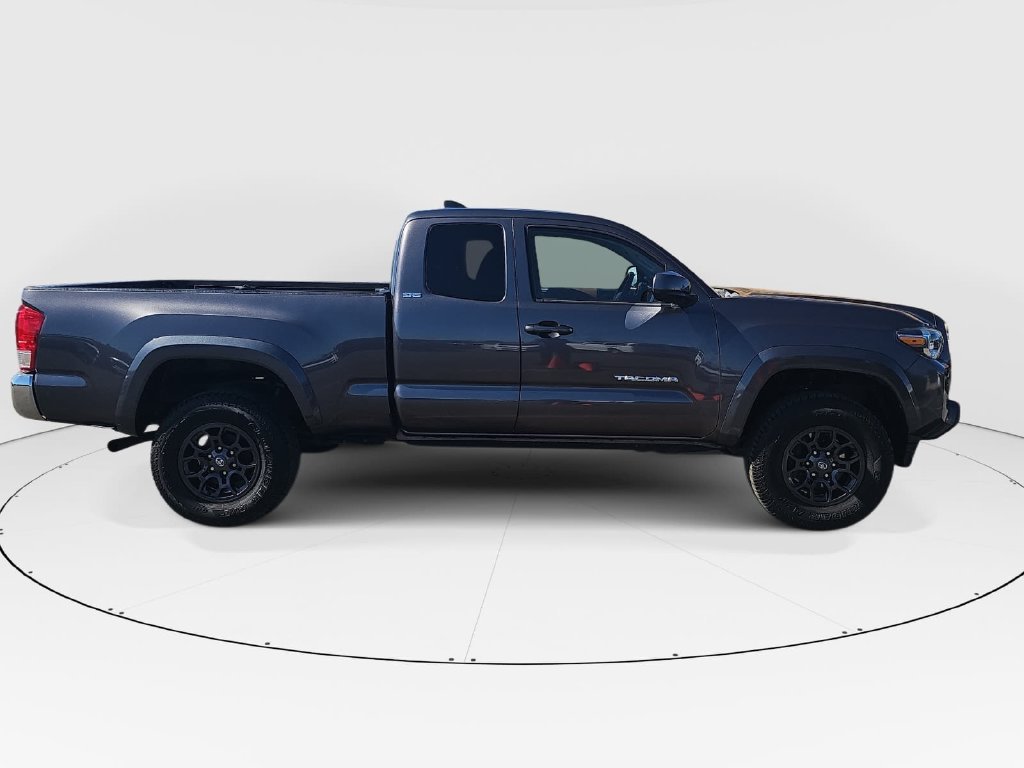 Used 2017 Toyota Tacoma SR5 w/ Tow Package RWD image 2