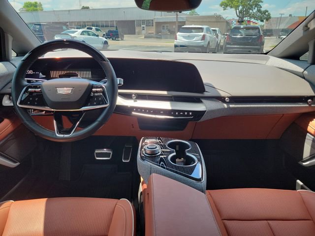 Certified 2025 Cadillac Optiq Luxury 2 AWD/4WD image 7