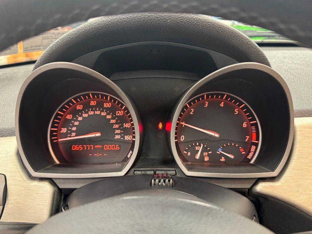 Used 2004 BMW Z4 2.5i RWD image 9