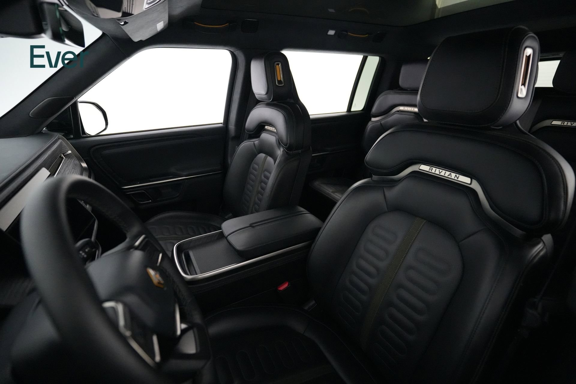 Used 2024 Rivian R1S Adventure AWD/4WD image 4