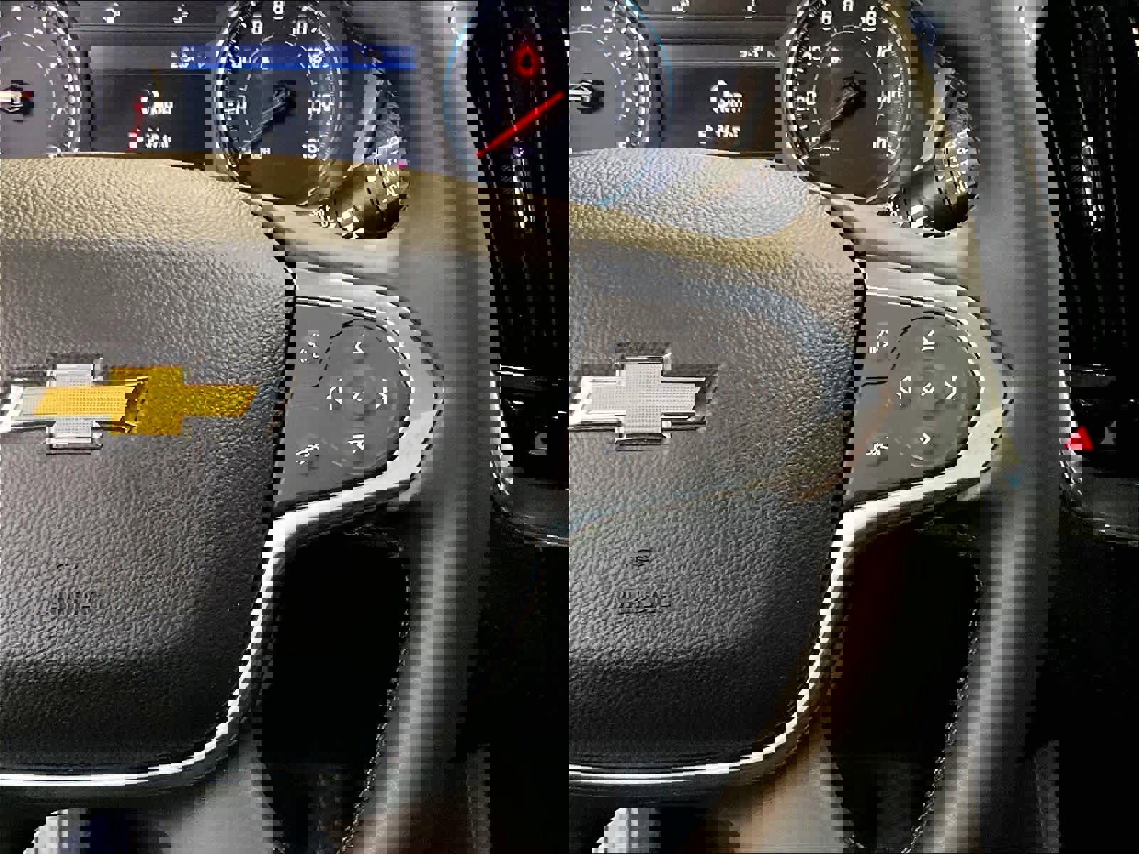 Used 2023 Chevrolet Traverse LT image 25