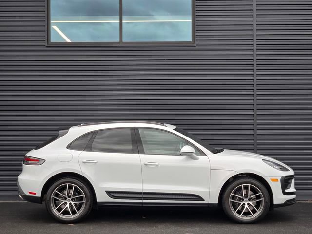 Used 2025 Porsche Macan image 8