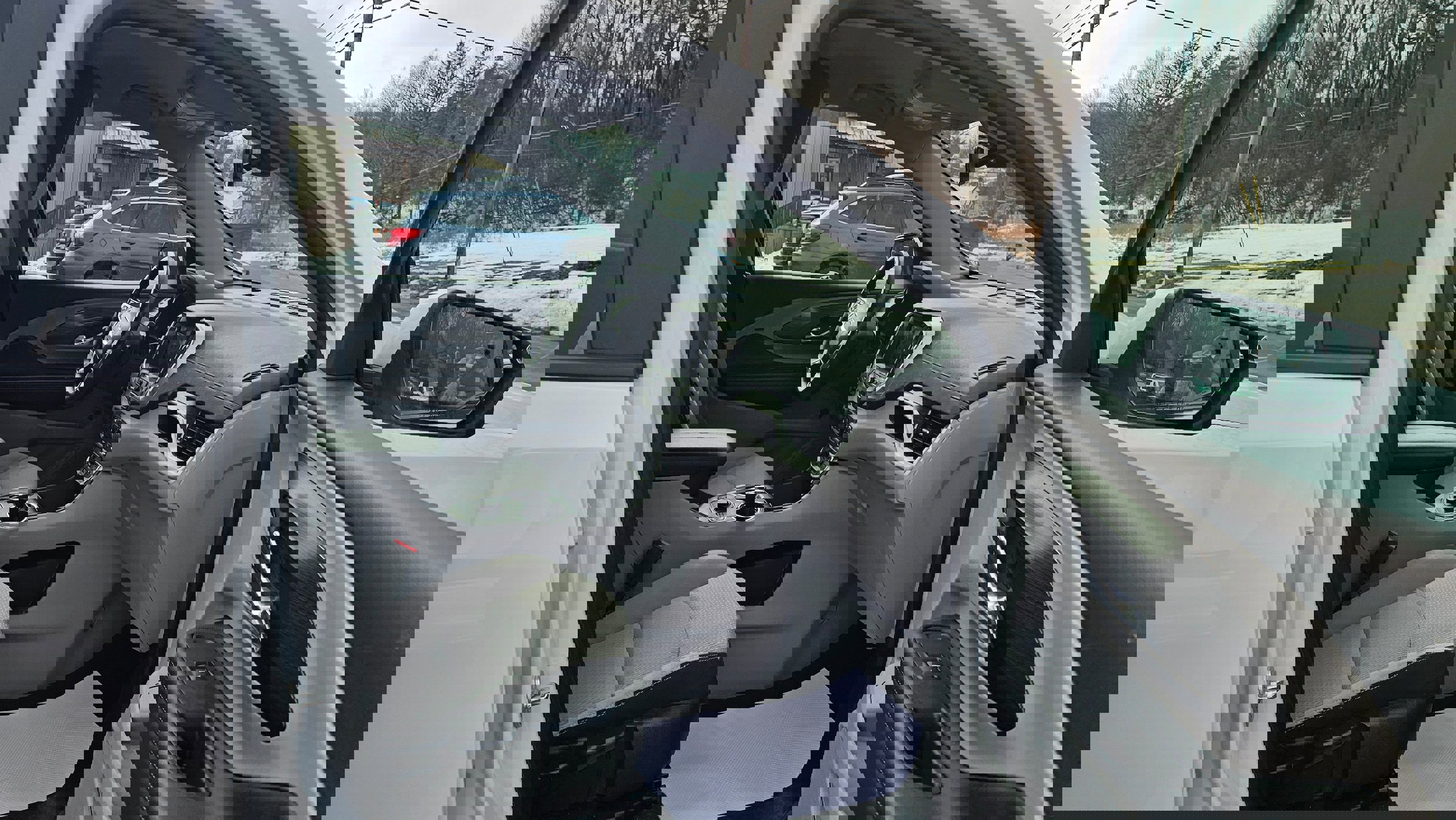 Used 2023 GMC Terrain SLE w/ Driver Convenience Package image 9