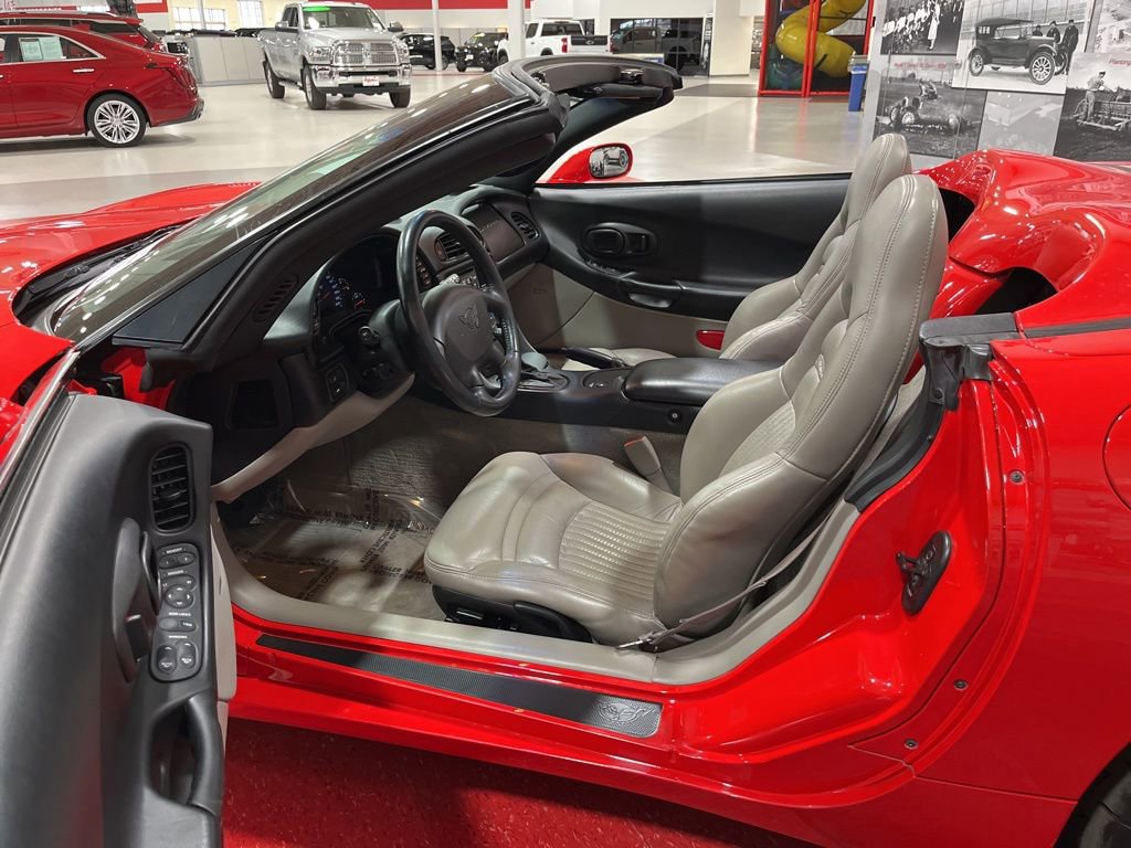 Used 1999 Chevrolet Corvette Convertible w/ Performance Handling Pkg RWD image 12