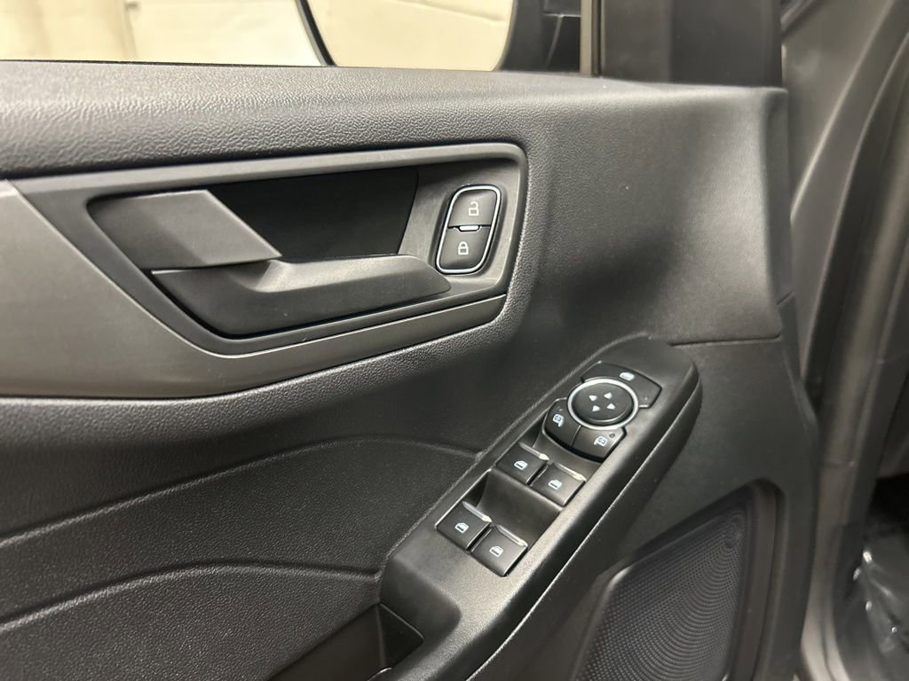 Used 2025 Ford Escape Active AWD/4WD image 26