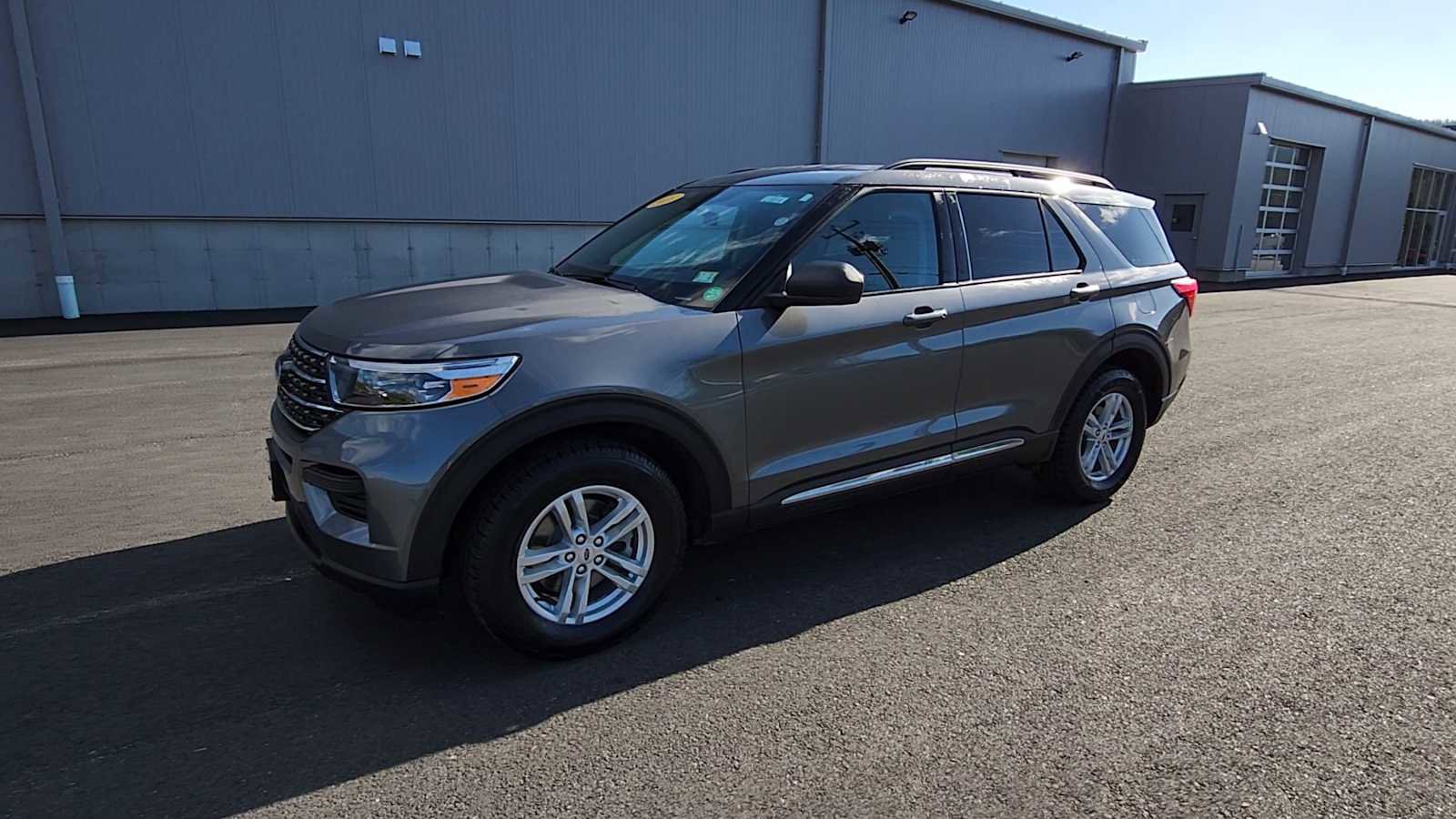 Used 2023 Ford Explorer XLT AWD/4WD image 4