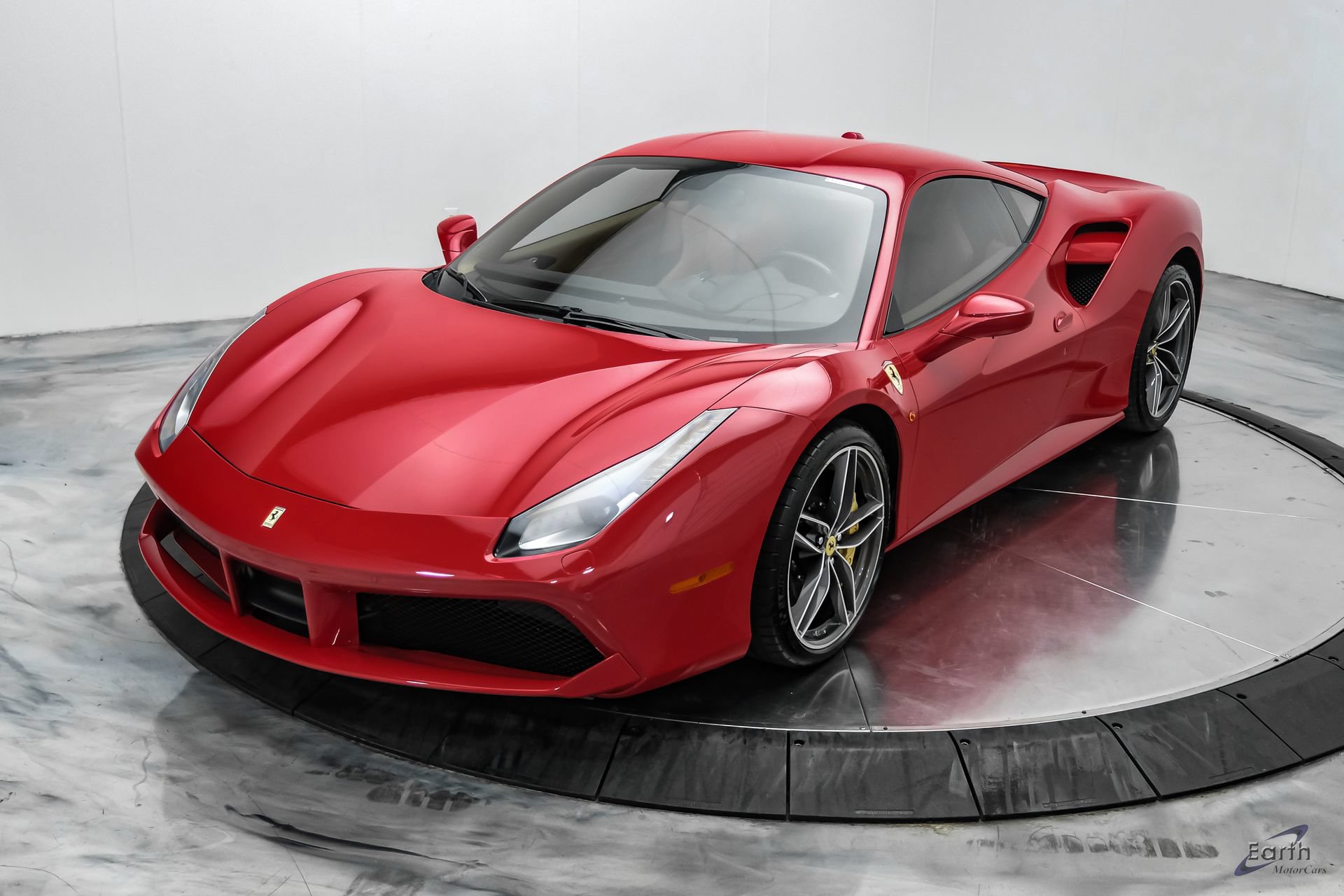Used 2017 Ferrari 488 GTB RWD image 7