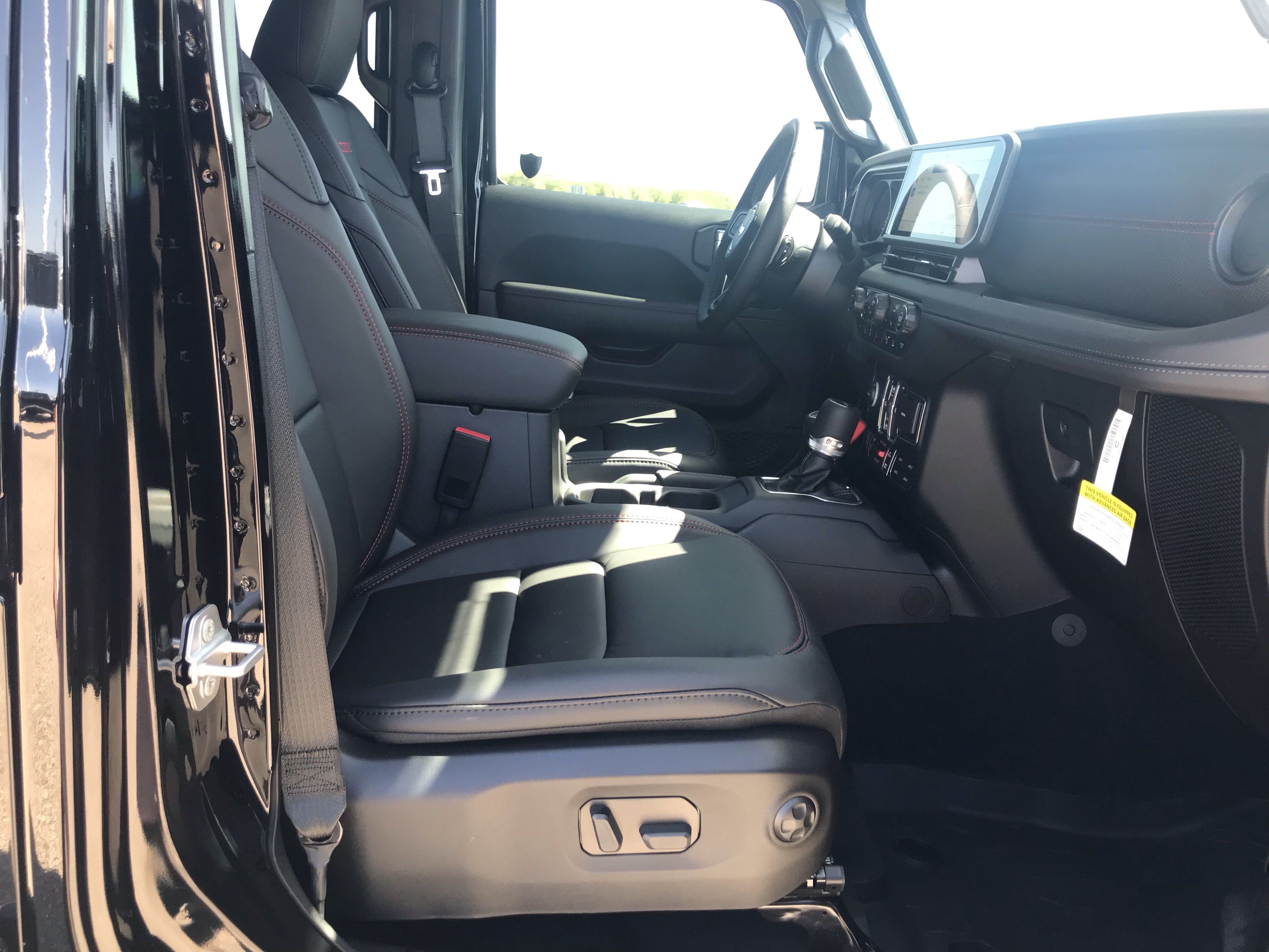 Used 2025 Jeep Gladiator Rubicon AWD/4WD image 12