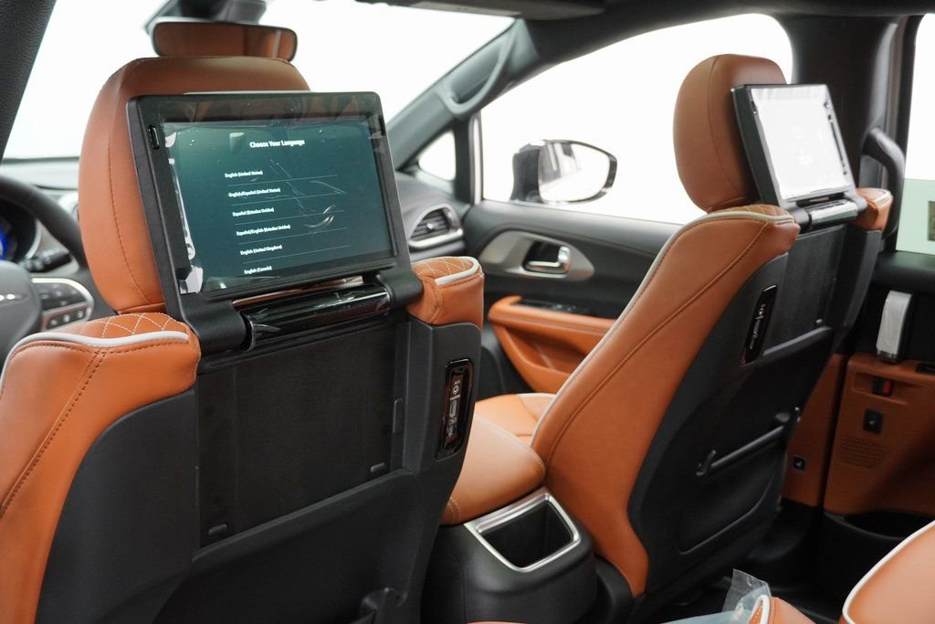 New 2026 Chrysler Pacifica Pinnacle image 21