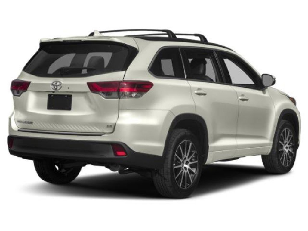 Used 2019 Toyota Highlander SE w/ Nightshade Edition AWD/4WD image 2