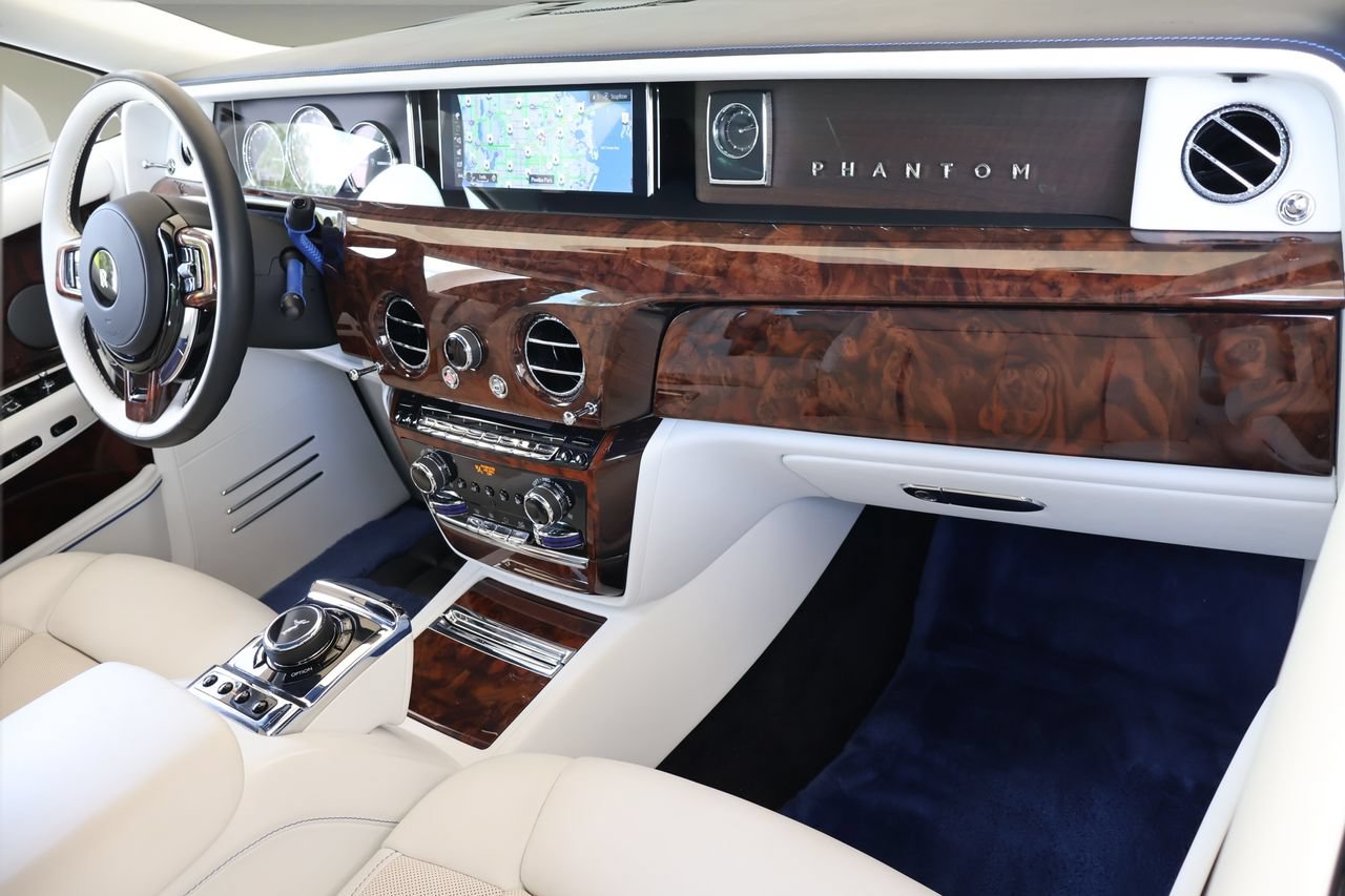 Certified 2023 Rolls-Royce Phantom Extended Wheelbase w/ Leather Finishing Pack RWD image 23