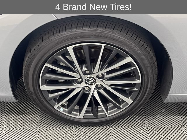 Certified 2022 Lexus ES 300h w/ Premium Package FWD image 23