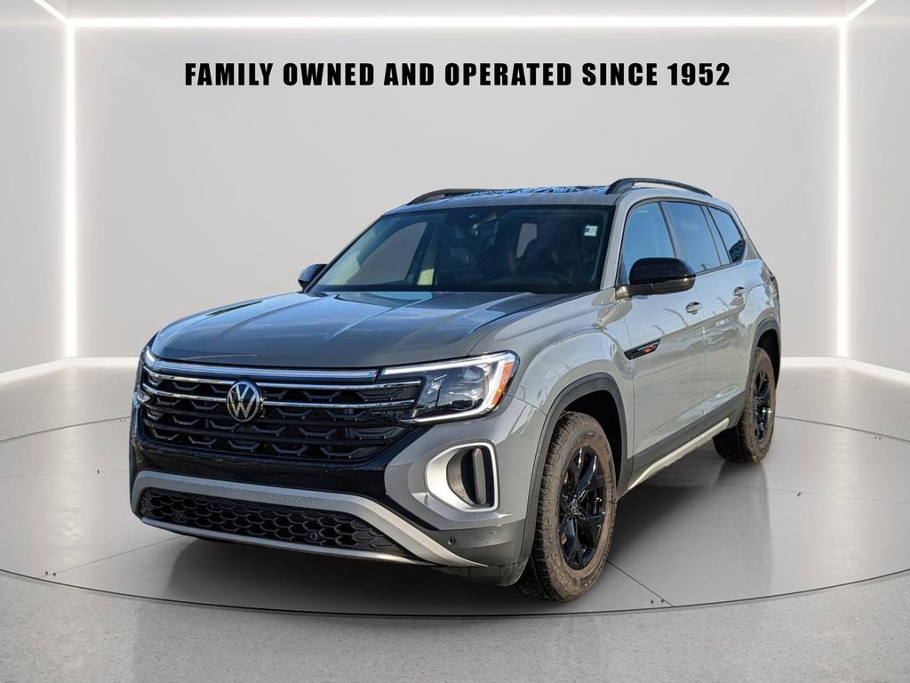 Certified 2025 Volkswagen Atlas Peak Edition SE AWD/4WD image 2